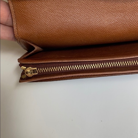Louis Vuitton Bi-Fold Wallet - Picture 10 of 14